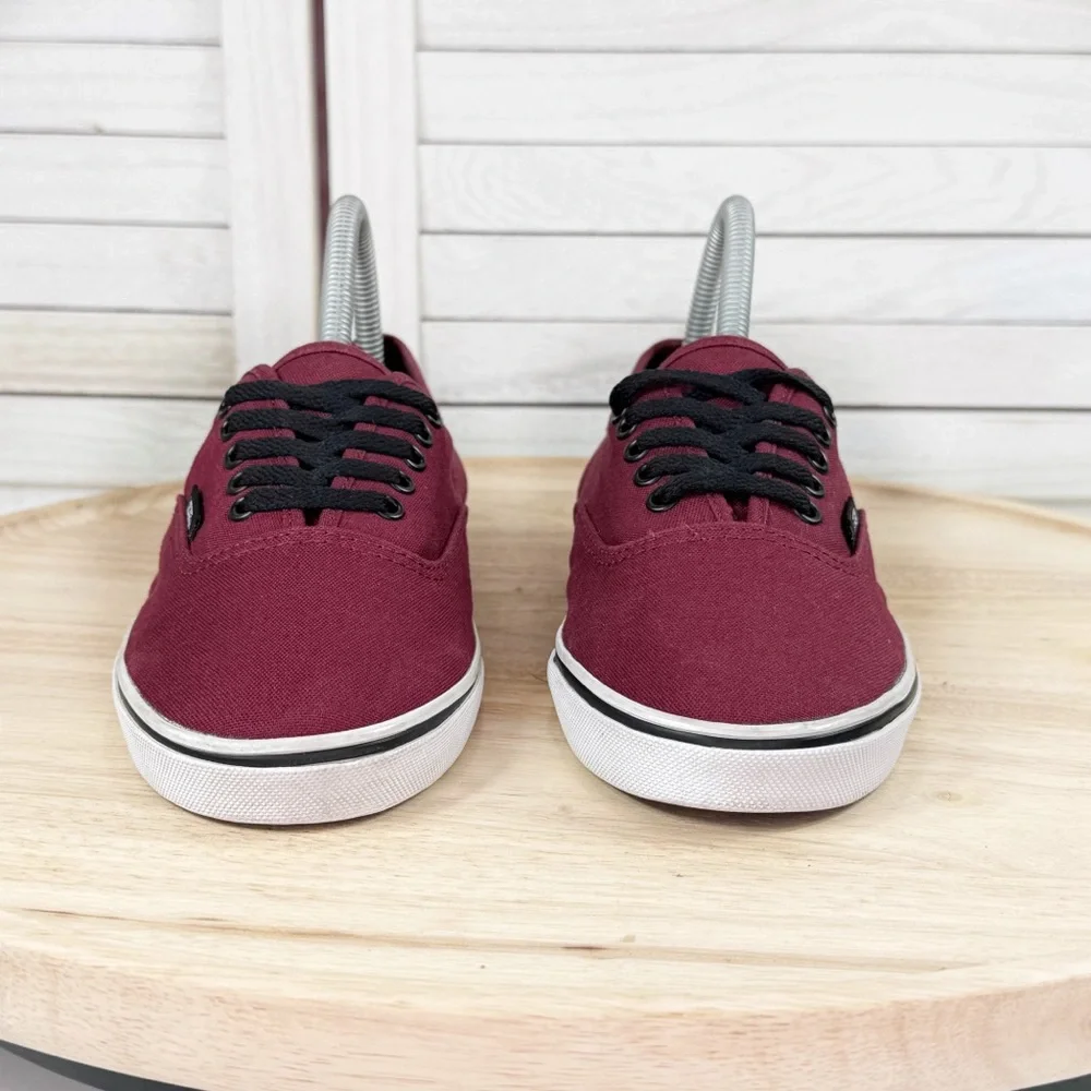 Van Authentic Canvas Low Top Lace Up Sneakers Burgundy Red 7.5 Women 6 Men‎